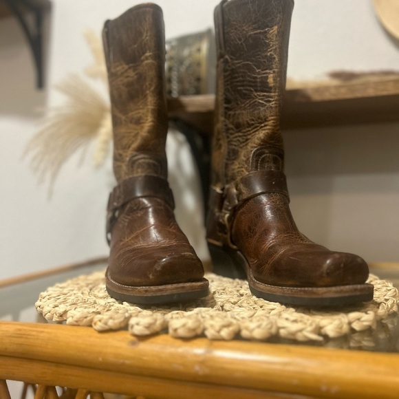 |Fryel 12R Harness Brown Distressed Boots *Size 9 Barely Worn!! - Picture 3 of 13